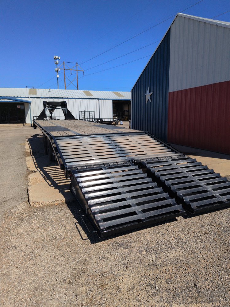 USED 2024 Top Hat 102x36 Gooseneck Hutch Suspension, Mega Ramps