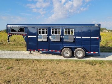 2025 Valley Trailers 3920 GN 3-Horse Trailer