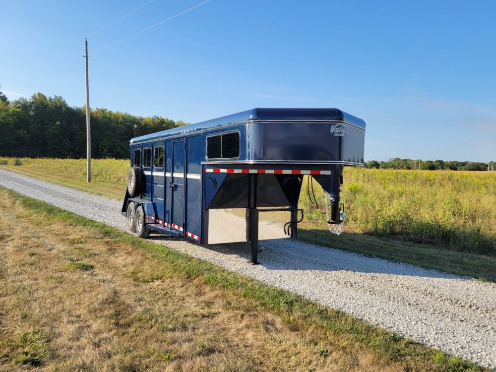 2025 Valley Trailers 3920 GN 3-Horse Trailer