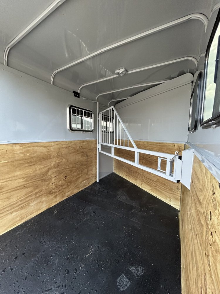 2025 Valley Trailers 2820 2-Horse Trailer