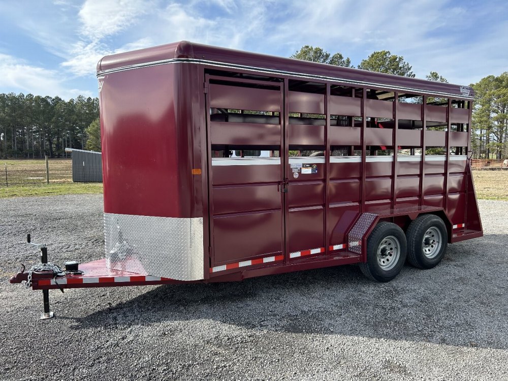 2025 Valley Trailers 3800 3-Horse Trailer