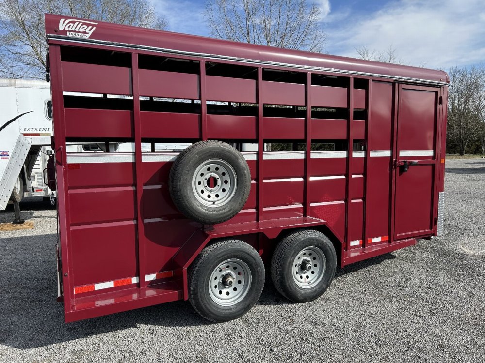 2025 Valley Trailers 3800 3-Horse Trailer