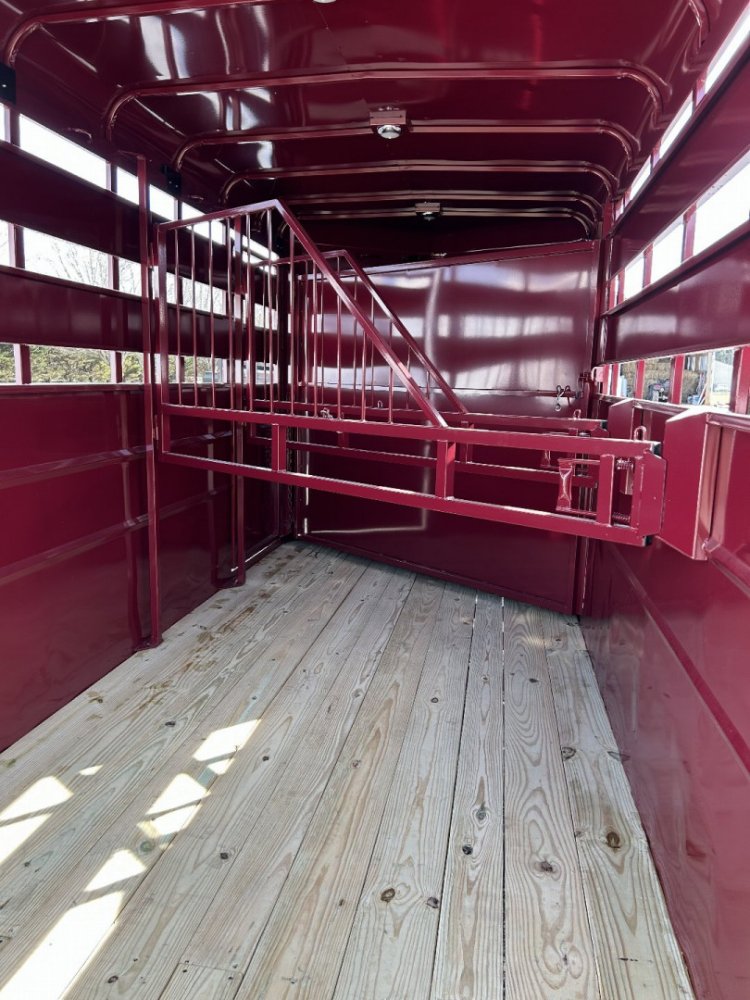 2025 Valley Trailers 3800 3-Horse Trailer