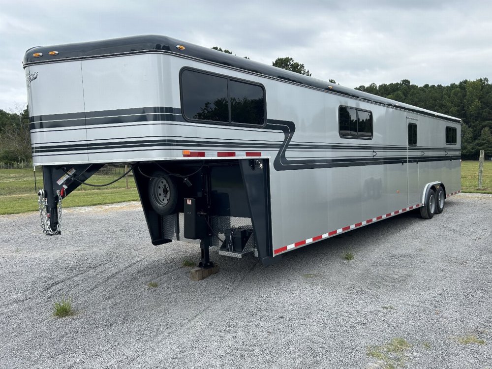 2026 Hawk 6H Head to Head Horse Trailer