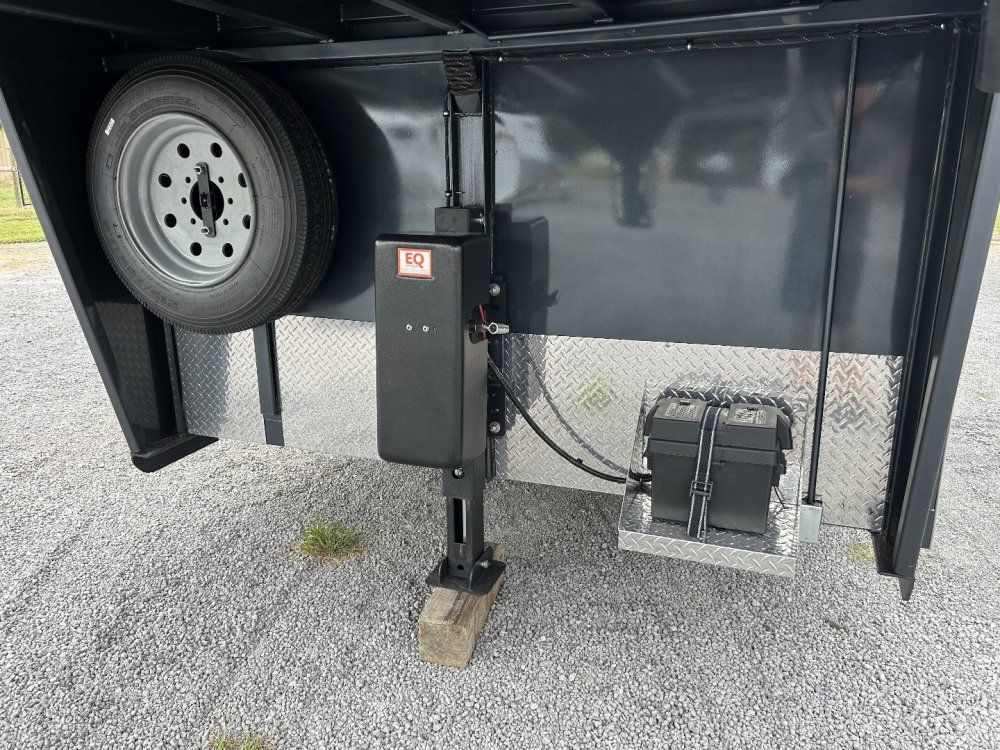 2026 Hawk 6H Head to Head Horse Trailer