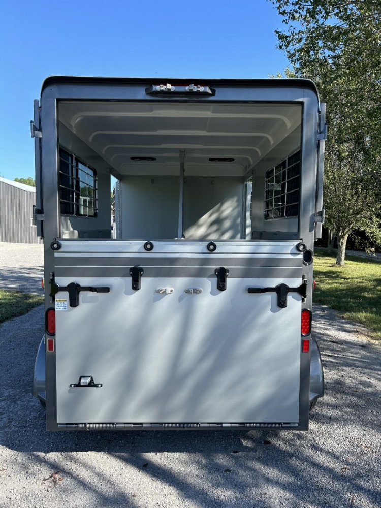 2025 Hawk 100C Horse Trailer