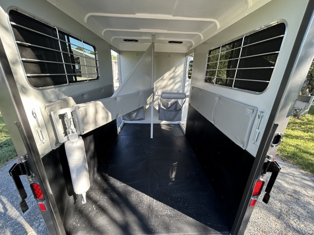 2025 Hawk 100C Horse Trailer