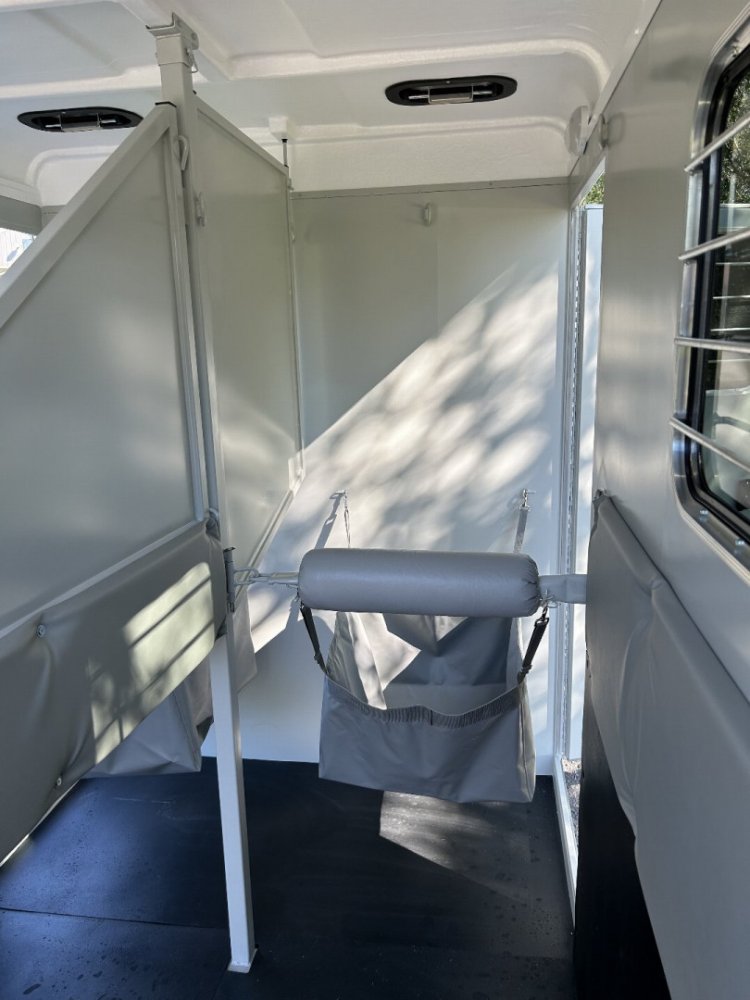 2025 Hawk 100C Horse Trailer