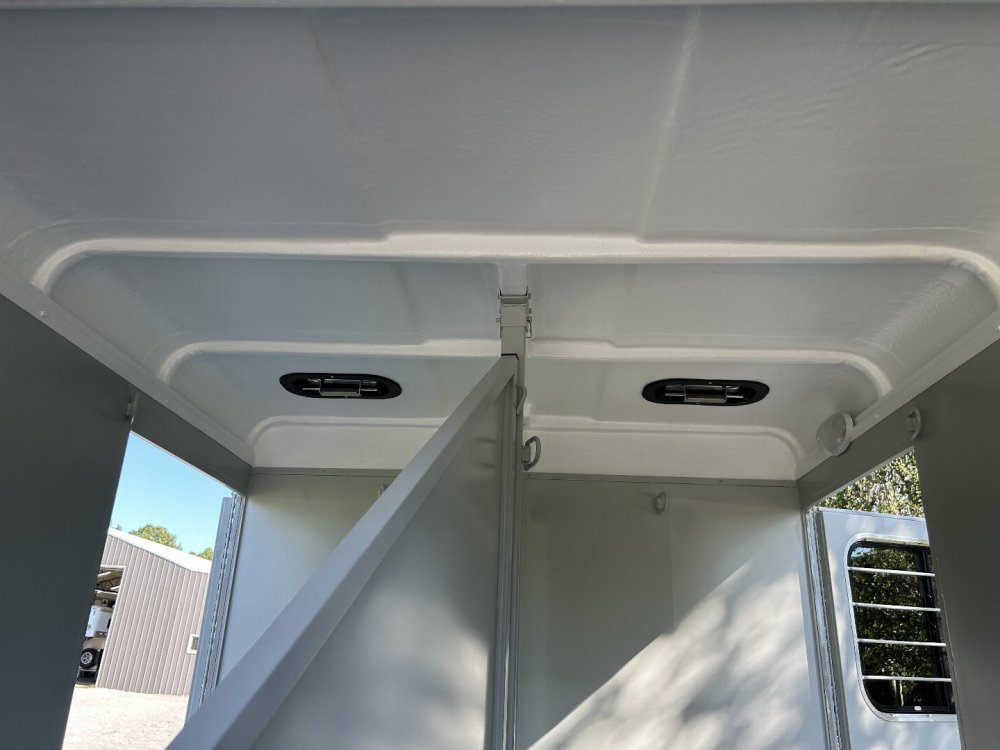 2025 Hawk 100C Horse Trailer