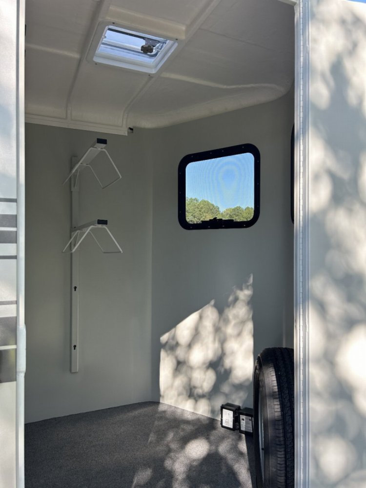 2025 Hawk 100C Horse Trailer