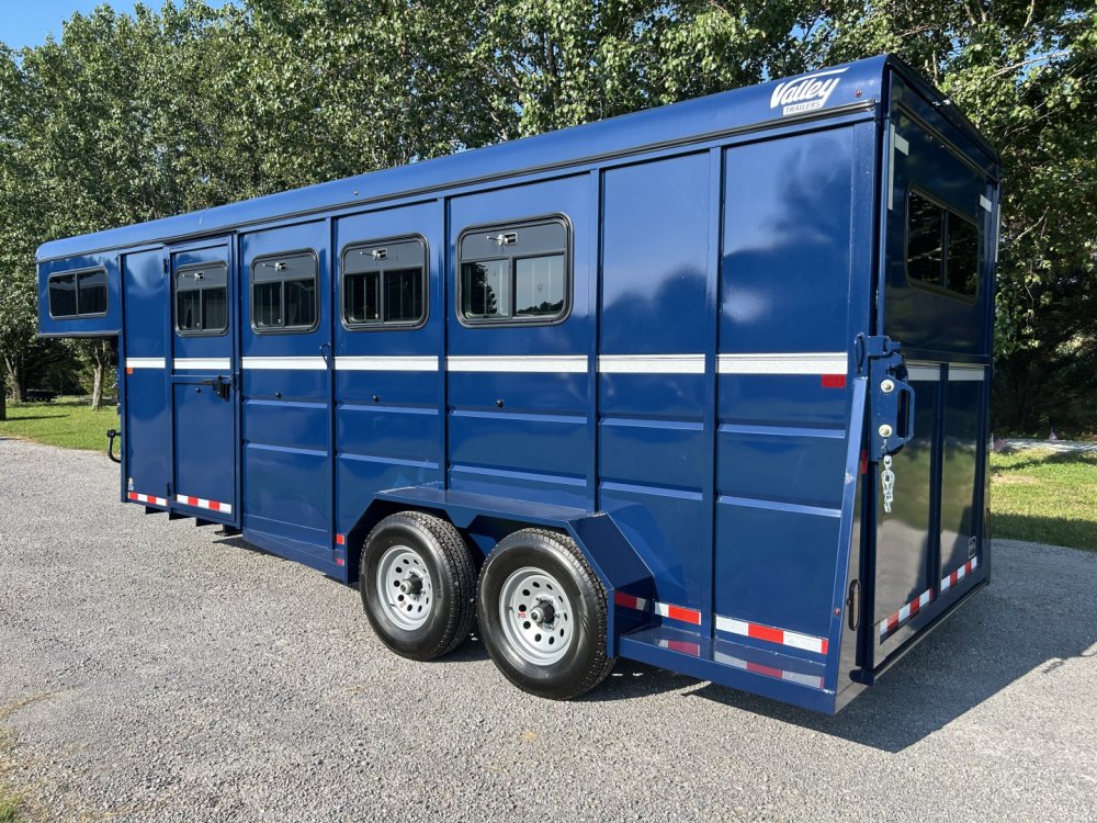 2026 Valley Trailers 4920 4-Horse Trailer