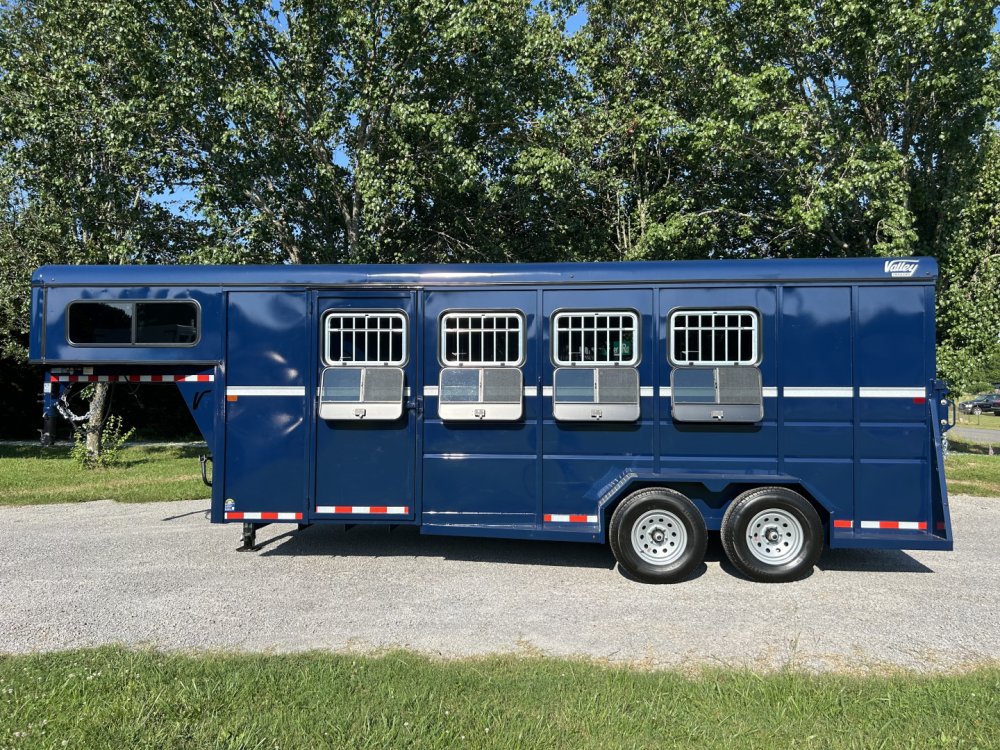 2026 Valley Trailers 4920 4-Horse Trailer