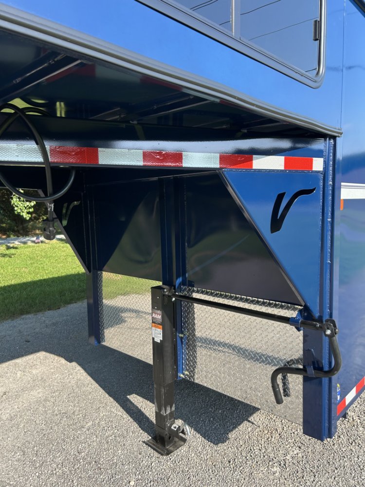 2026 Valley Trailers 4920 4-Horse Trailer