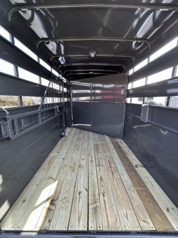 2025 Valley Trailers 2800 2-Horse Trailer