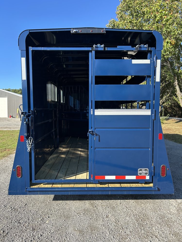 2026 Valley Trailers 3800 Hybrid 3-Horse Bumper Pull Slant