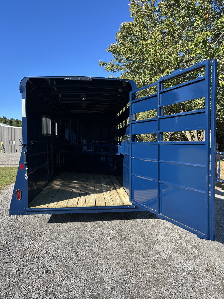 2026 Valley Trailers 3800 Hybrid 3-Horse Bumper Pull Slant