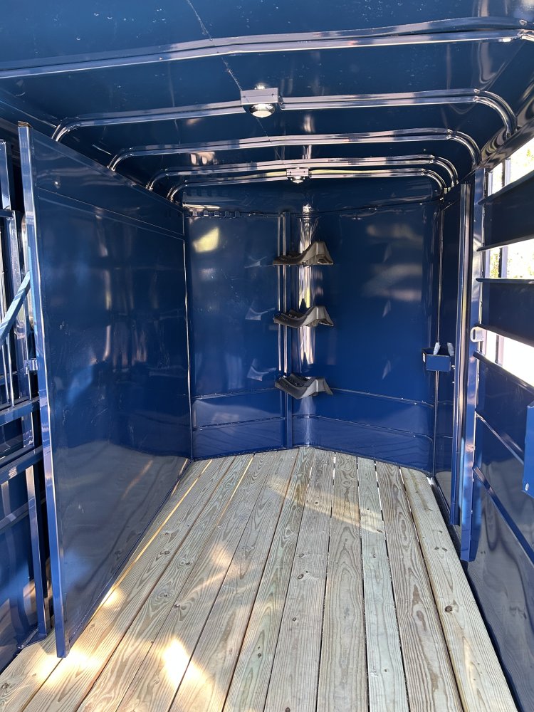 2026 Valley Trailers 3800 Hybrid 3-Horse Bumper Pull Slant