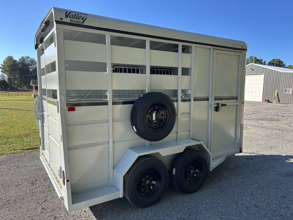 2026 Valley Trailers 2800 Hybrid 2-Horse Bumper Pull Slant