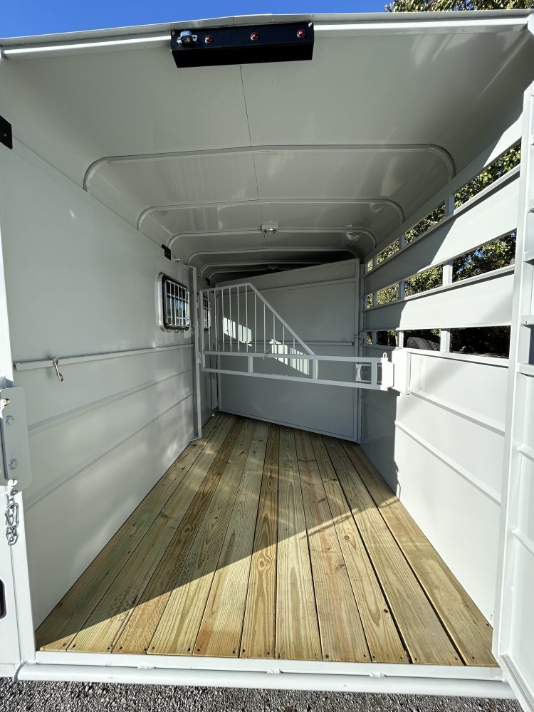 2026 Valley Trailers 2800 Hybrid 2-Horse Bumper Pull Slant