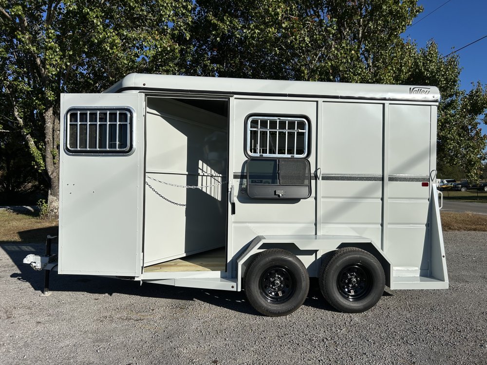 2026 Valley Trailers 2800 Hybrid 2-Horse Bumper Pull Slant