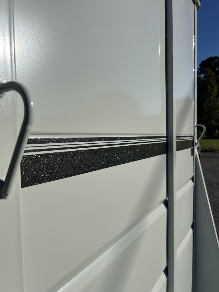 2026 Valley Trailers 2800 Hybrid 2-Horse Bumper Pull Slant