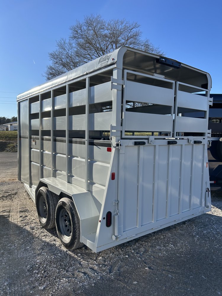 2026 Valley Trailers 2-Horse Straight Load with Dressing Room