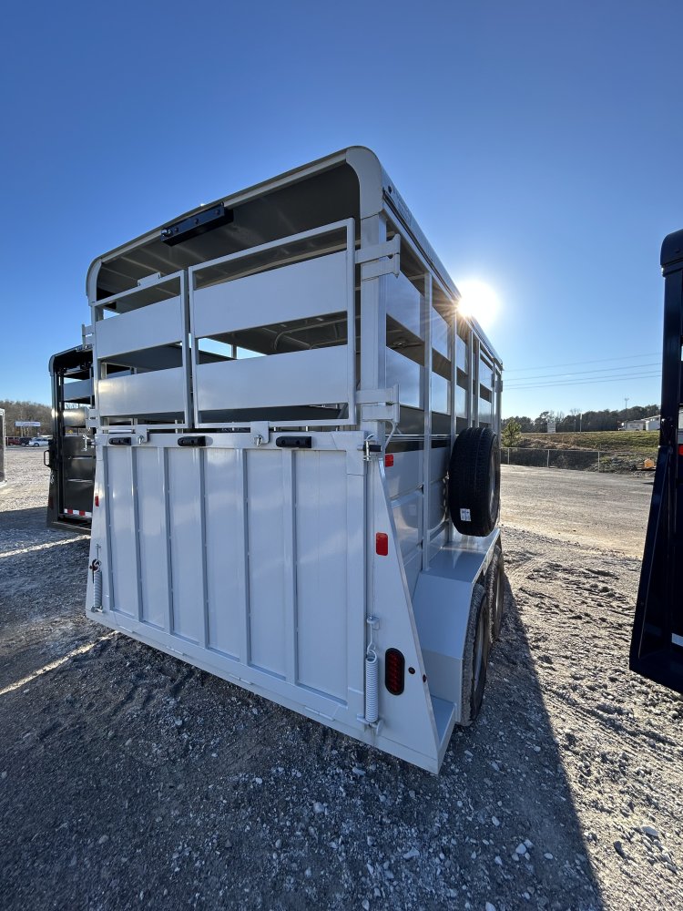 2026 Valley Trailers 2-Horse Straight Load with Dressing Room