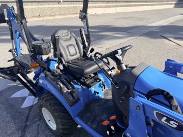 x LS LS Tractor Tractor