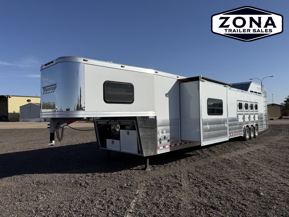 2021 Twister LQ - Triple Bunk - 4 Horse - Generator
