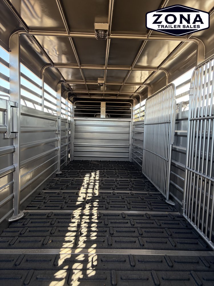 GR Trailer 6"8'x24' 16-K Gooseneck Stock Trailer