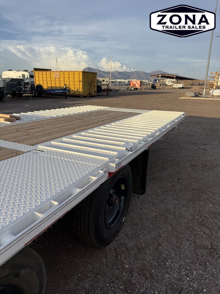Hydraulic Dovetail - 2027 DOUBLE A GHB208 32ft - 10k Super Single - 25k GVWR - Hydraulic Jacks
