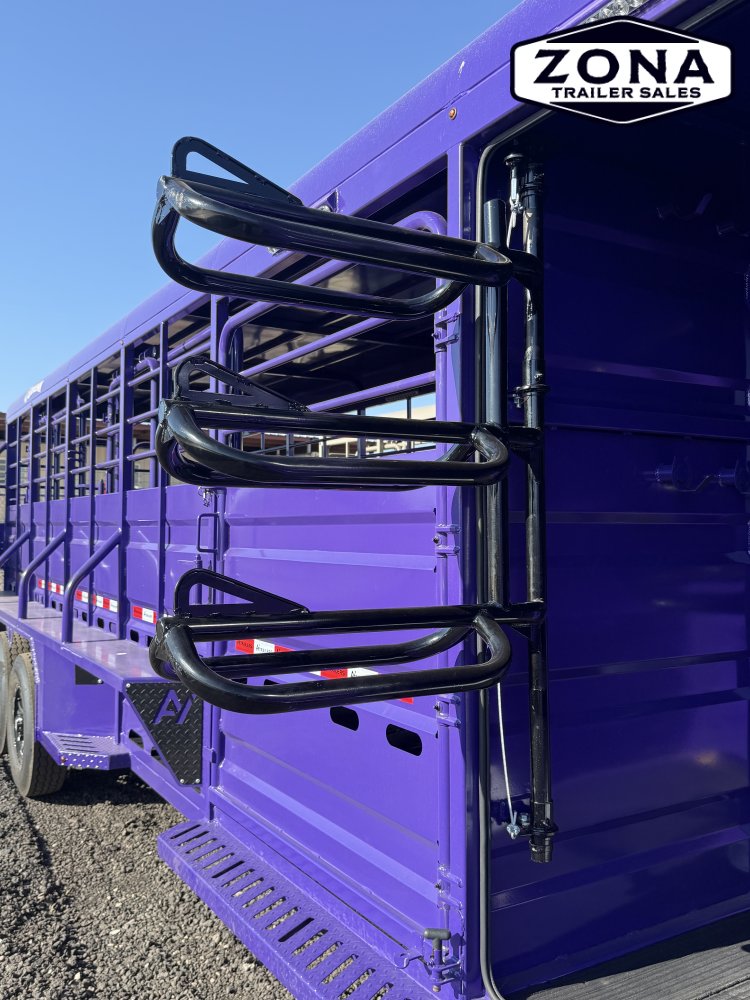 2027 Cattleman 24Ft Stock Combo - Rubber Plank Floor - Hydraulic Jack - 8k Axles