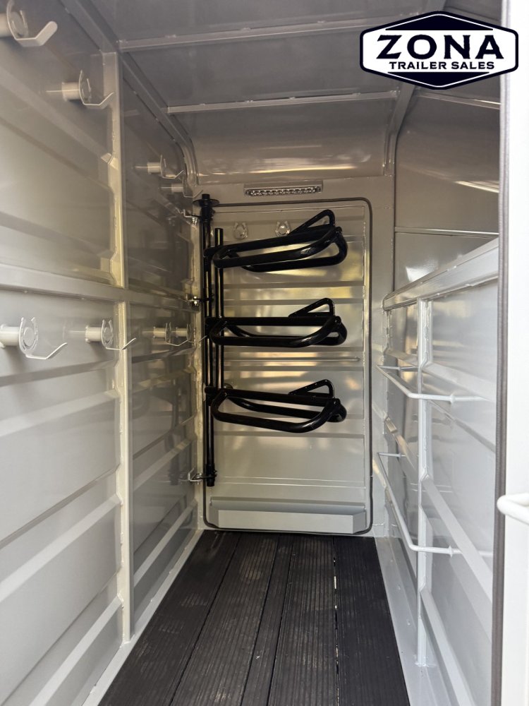 2027 Cattleman 28Ft Stock Combo - Rubber Plank Floor - Swing out Saddle Racks - 8k Axles