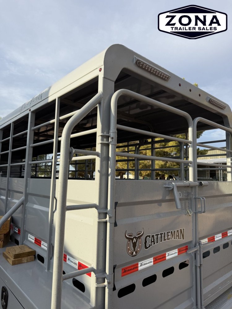 2027 Cattleman 28Ft Stock Combo - Rubber Plank Floor - Swing out Saddle Racks - 8k Axles