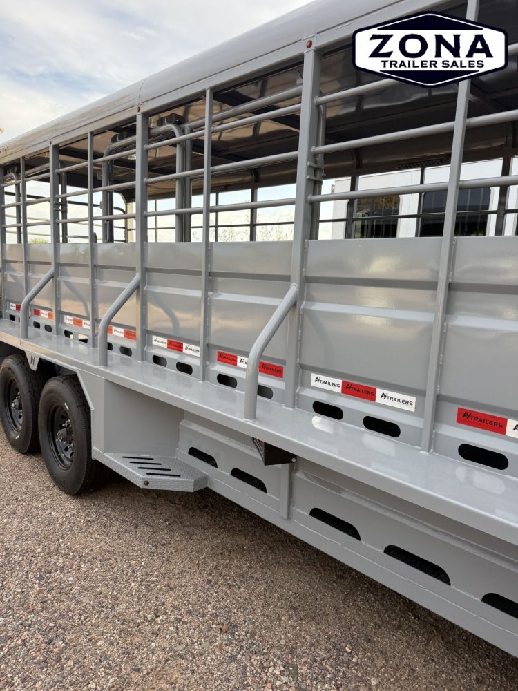 2027 Cattleman 28Ft Stock Combo - Rubber Plank Floor - Swing out Saddle Racks - 8k Axles