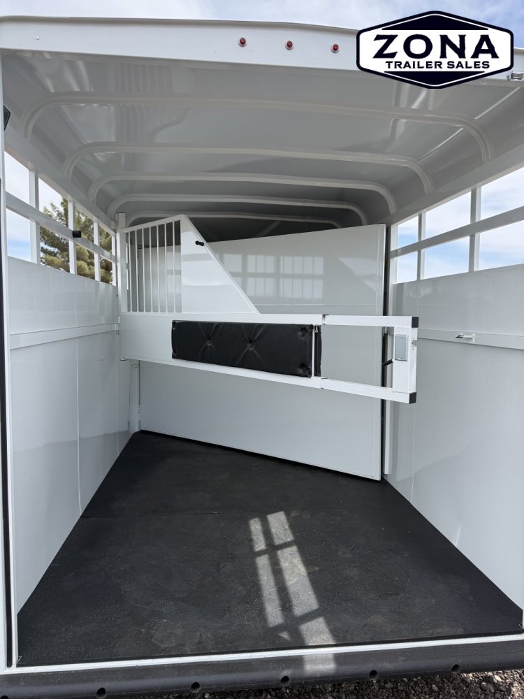 2026 THURO-BILT 2H SLANT - EXTRA STALL LENGTH - SWINGING TACK WALL