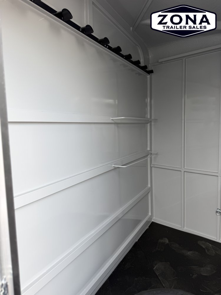 2026 THURO-BILT 3H SLANT - EXTRA STALL LENGTH - Padded Dividers - Swing out saddle rack