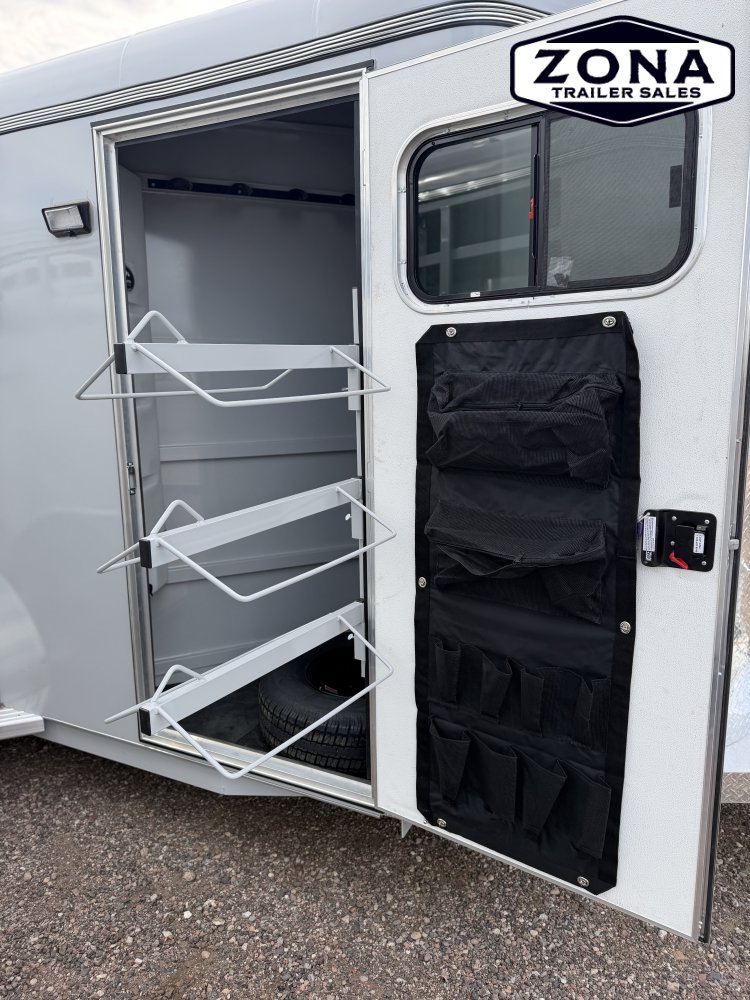 2026 THURO-BILT 3H SLANT - EXTRA STALL LENGTH - Padded Dividers - Swing out saddle rack