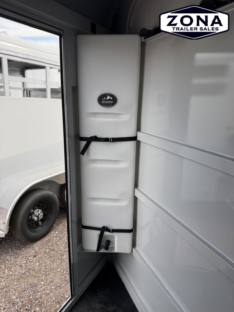 2026 THURO-BILT 3H SLANT - EXTRA STALL LENGTH - Padded Dividers - Swing out saddle rack