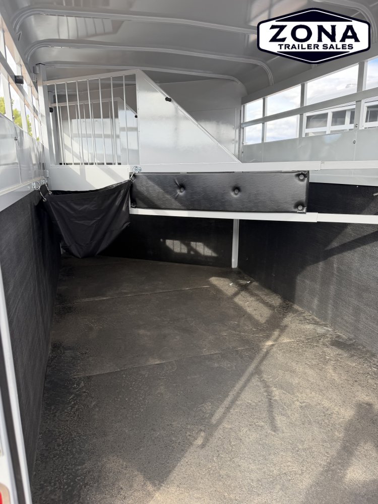 2026 THURO-BILT 3H SLANT - EXTRA STALL LENGTH - Padded Dividers - Swing out saddle rack