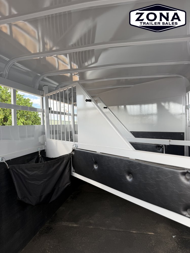 2026 THURO-BILT 3H SLANT - EXTRA STALL LENGTH - Padded Dividers - Swing out saddle rack
