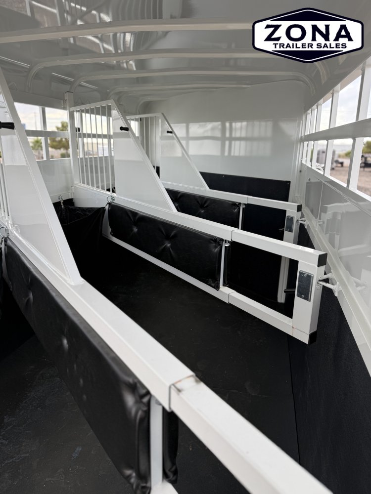 2026 Thuro-Bilt Wrangler Plus 4 Horse - WARMBLOOD STALL LENGTH