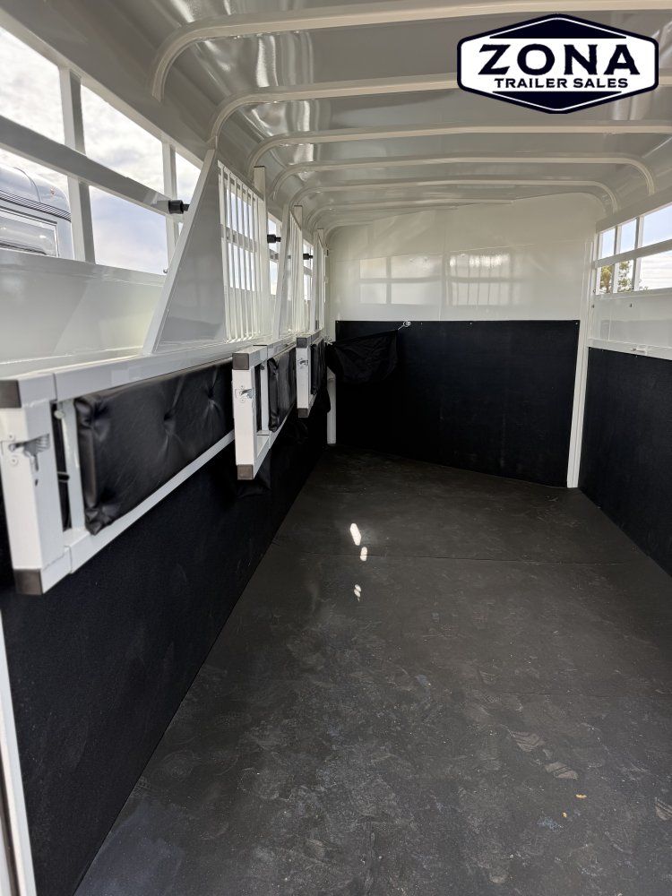 2026 Thuro-Bilt Wrangler Plus 4 Horse - WARMBLOOD STALL LENGTH